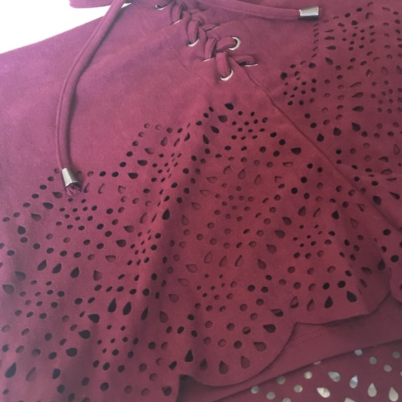 Maroon cutout shorts - Picture 2 of 3